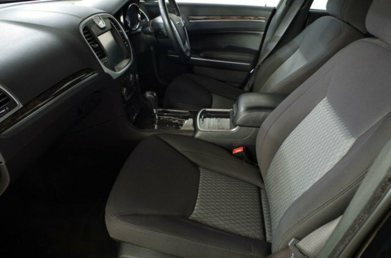 2012 CHRYSLER 300 LIMITED MY12