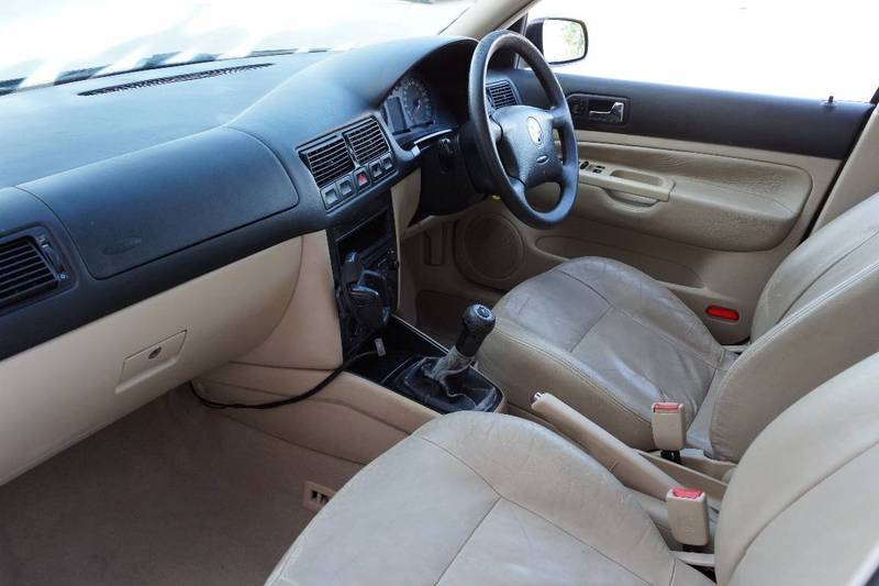 2002 VOLKSWAGEN GOLF GL