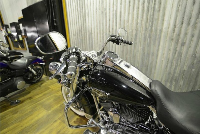 2011 HARLEY-DAVIDSON 1700CC FLHR ROAD KING MY11