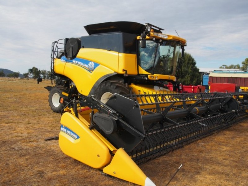 2014 NEW HOLLAND CR8090 CR8090 HarvesterHeader