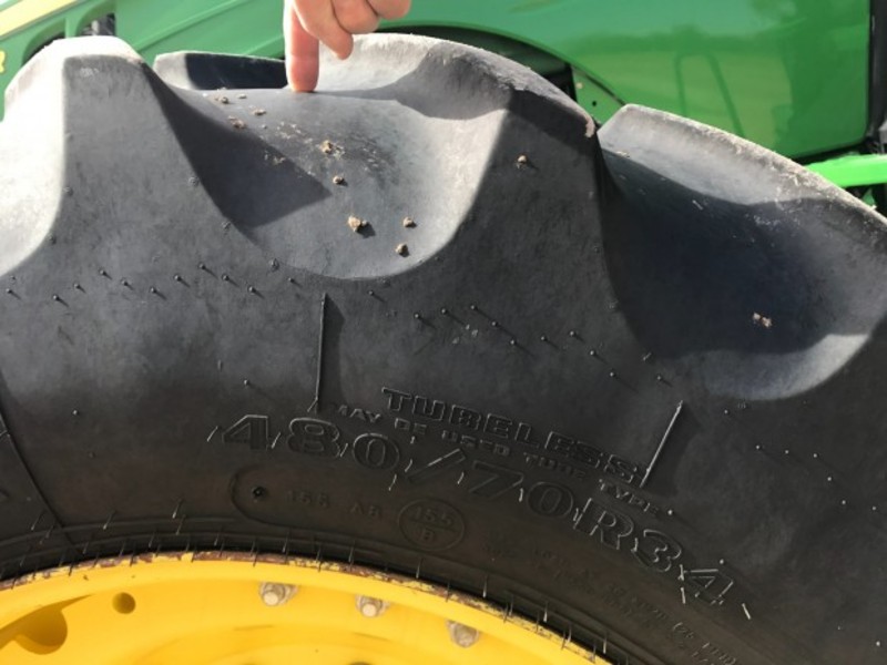 JOHN DEERE 8335R Tractor