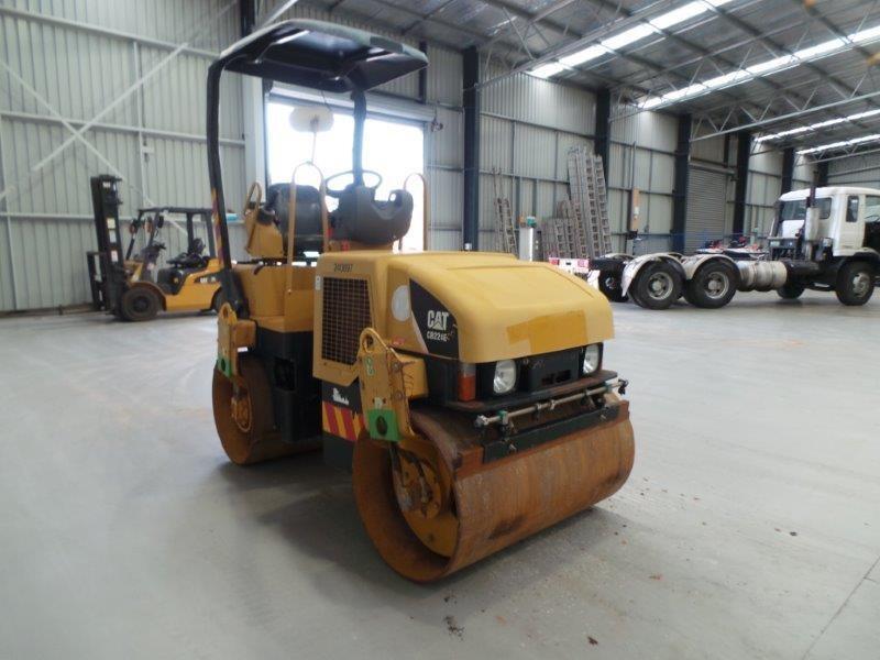 CATERPILLAR CB-224E