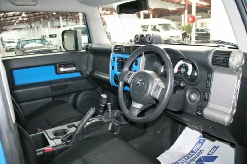 2011 TOYOTA FJ CRUISER GSJ15R