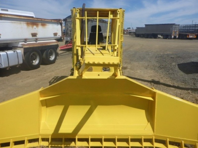 2007 East Wind Farmboss Dozer