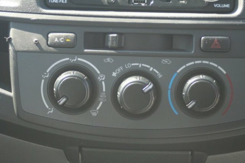 2012 TOYOTA HILUX SR (4x4) KUN26R MY12