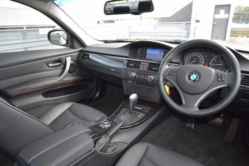 2011 BMW 320I LIFESTYLE E90
