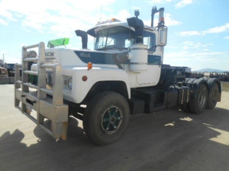 1977 MACK R600 SERIES R600 SERIES Truck