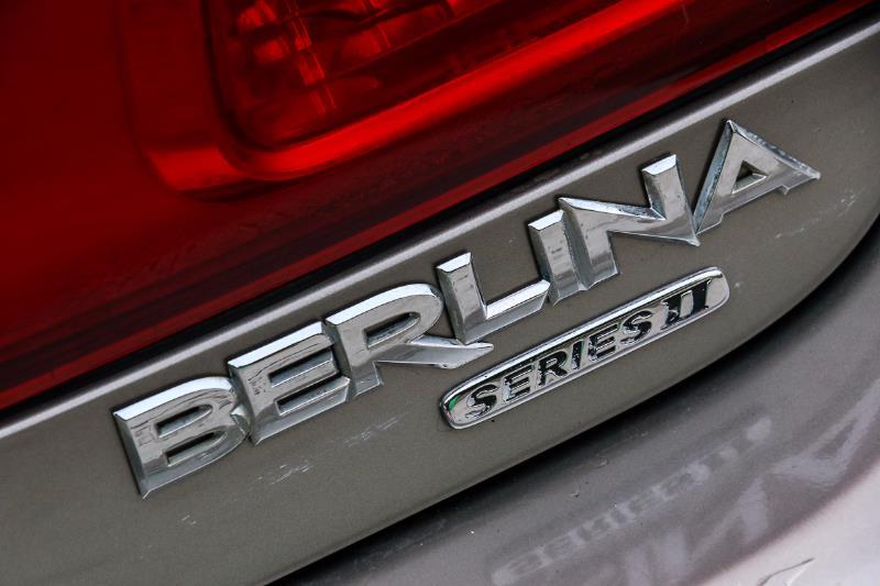 2002 HOLDEN BERLINA VX II