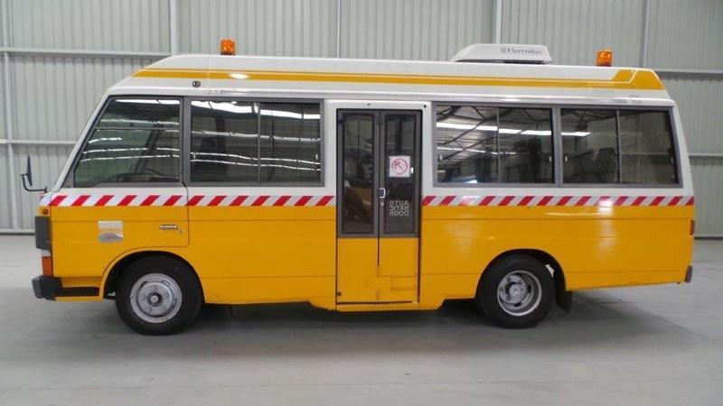 1992 MAZDA T3500 BUS