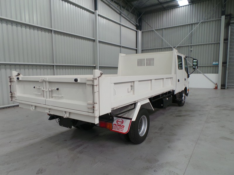 2016 HINO 717 - 300 Series 717 - 300 Series Truck