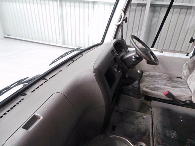 2002 MITSUBISHI ROSA BUS