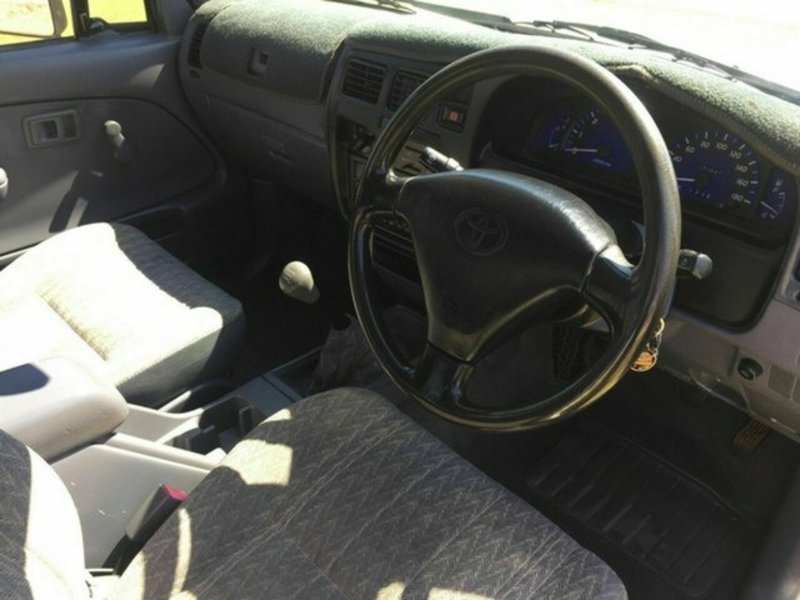 2004 TOYOTA HILUX Xtra Cab RZN154R MY04
