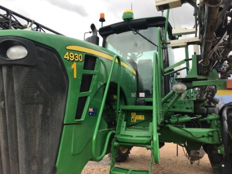 JOHN DEERE 4930 Sprayer