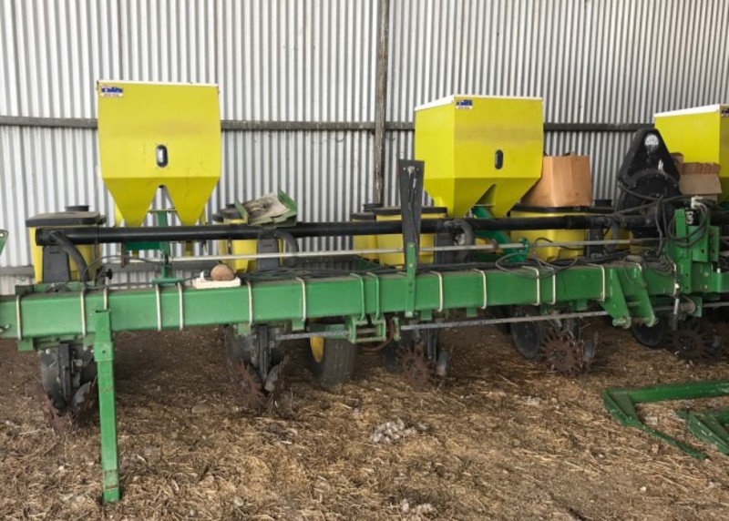 JOHN DEERE 1700 Planters