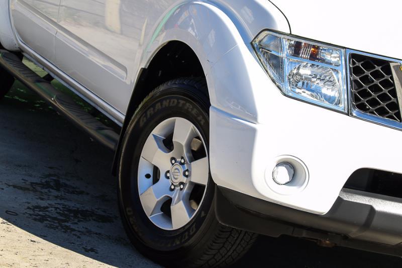 2010 NISSAN NAVARA ST D40