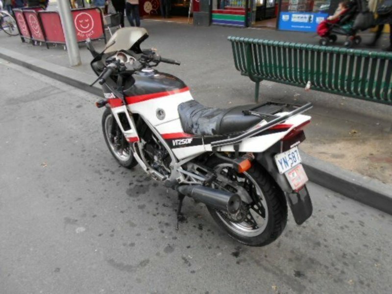 1985 HONDA 250CC VT250F
