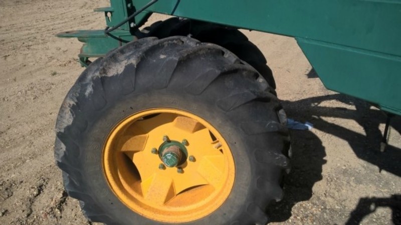 1997 Simplicity 8200 TT2 Air Cart 8200 SeedingPlanting Equip