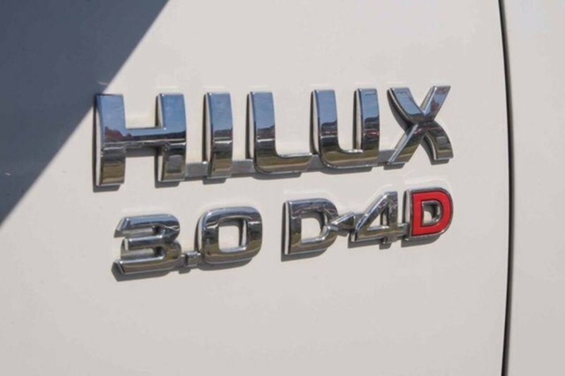 2012 TOYOTA HILUX SR5 (4x4) KUN26R MY12