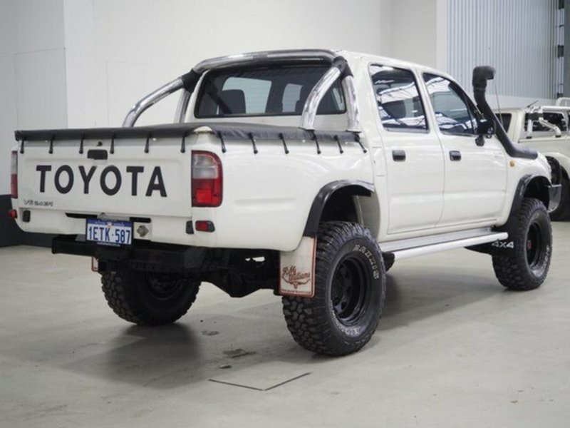 2003 TOYOTA HILUX (4x4) VZN167R
