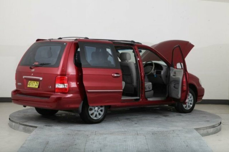 2005 KIA CARNIVAL LS KV11