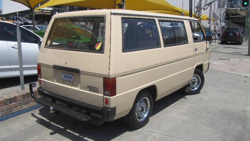 1982 MITSUBISHI L300 EXPRESS SB