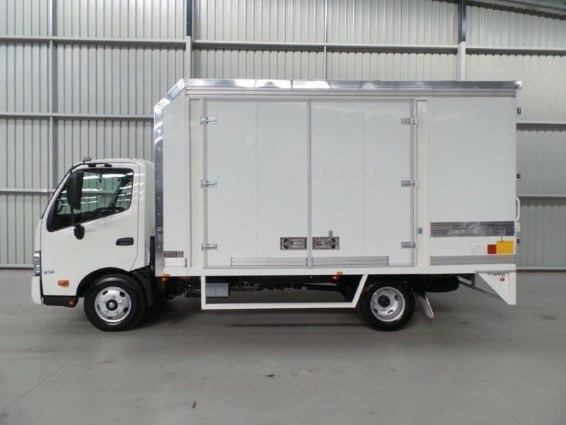 2015 HINO 616 - 300 SERIES