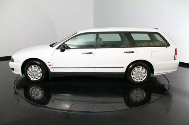 2001 MITSUBISHI MAGNA EXECUTIVE TJ