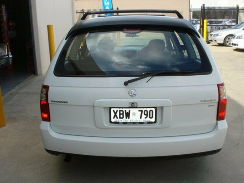 2004 HOLDEN COMMODORE EXECUTIVE VYII