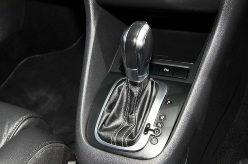 2011 VOLKSWAGEN GOLF R 1K MY11