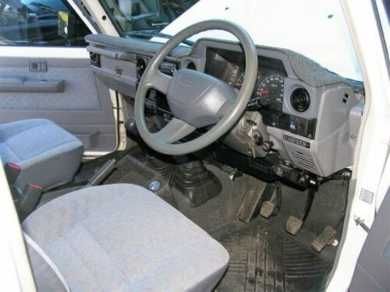 2006 TOYOTA LANDCRUISER RV (4x4) HDJ78R