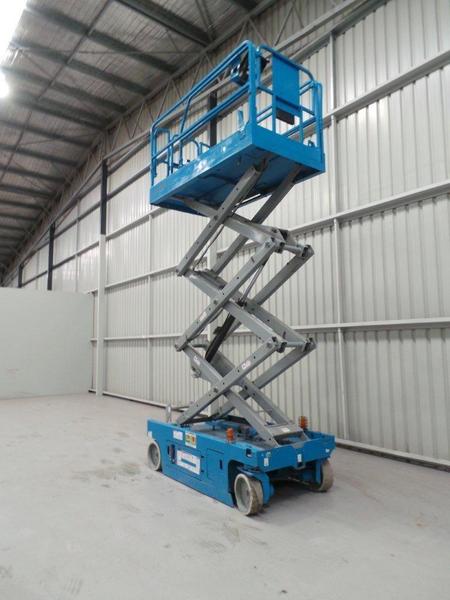 2005 GENIE GS 2046 SCISSOR LIFT