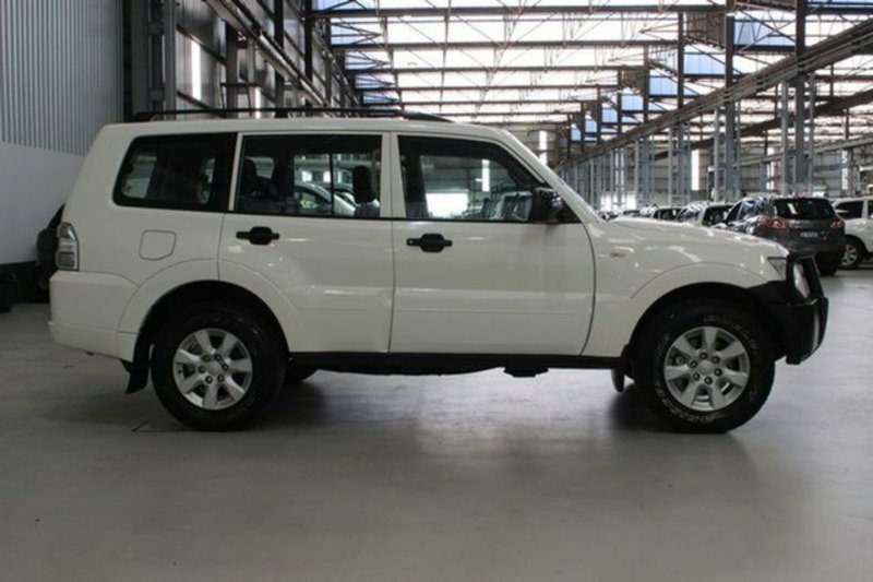 2011 MITSUBISHI PAJERO GLX LWB (4x4) NW MY12