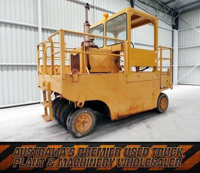 1979 MOORE SP1511 ROLLER