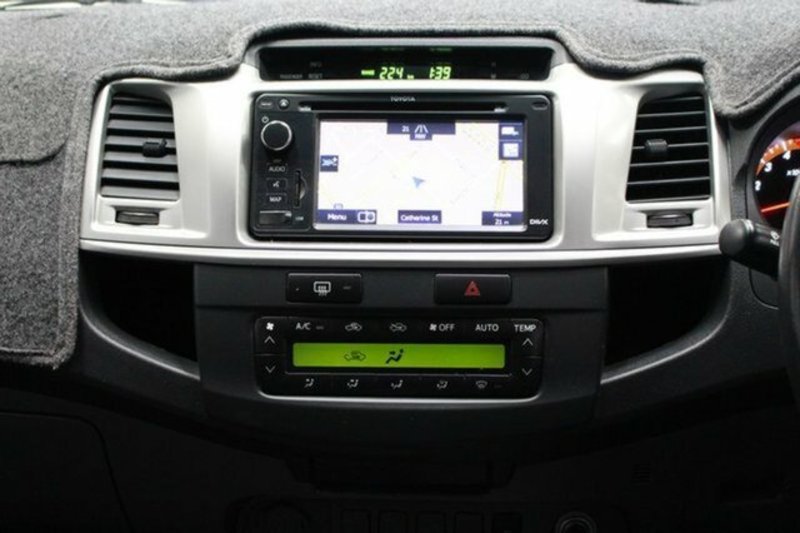 2012 TOYOTA HILUX SR5 (4x4) KUN26R MY12