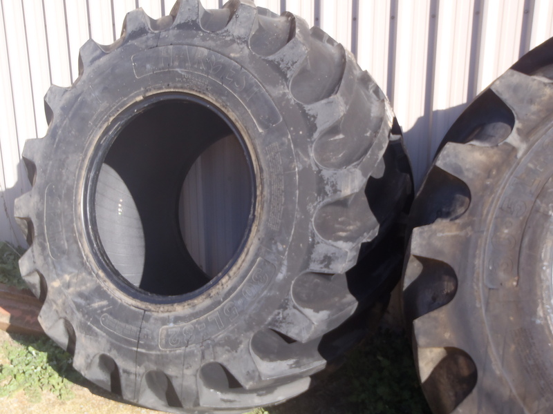 CASE 2 X 30.5L - 32 HB45 Tyres
