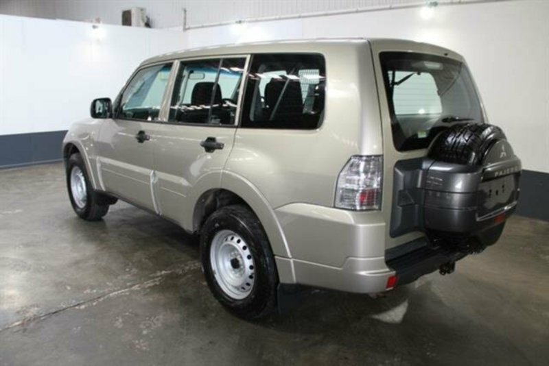 2011 MITSUBISHI PAJERO GL LWB (4x4) NT MY11