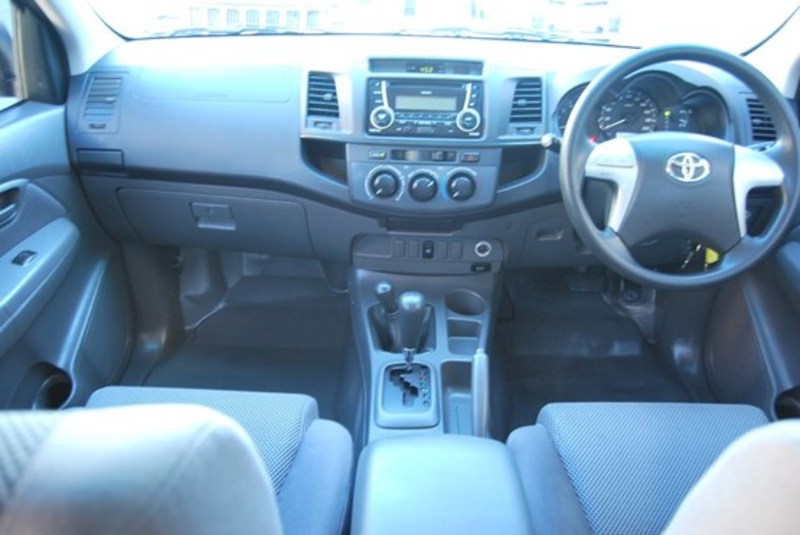 2011 TOYOTA HILUX SR KUN26R
