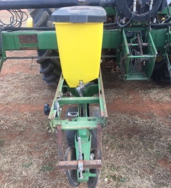 JOHN DEERE 1700 Planters