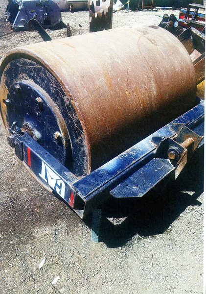 SMOOTH DRUM ROLLER