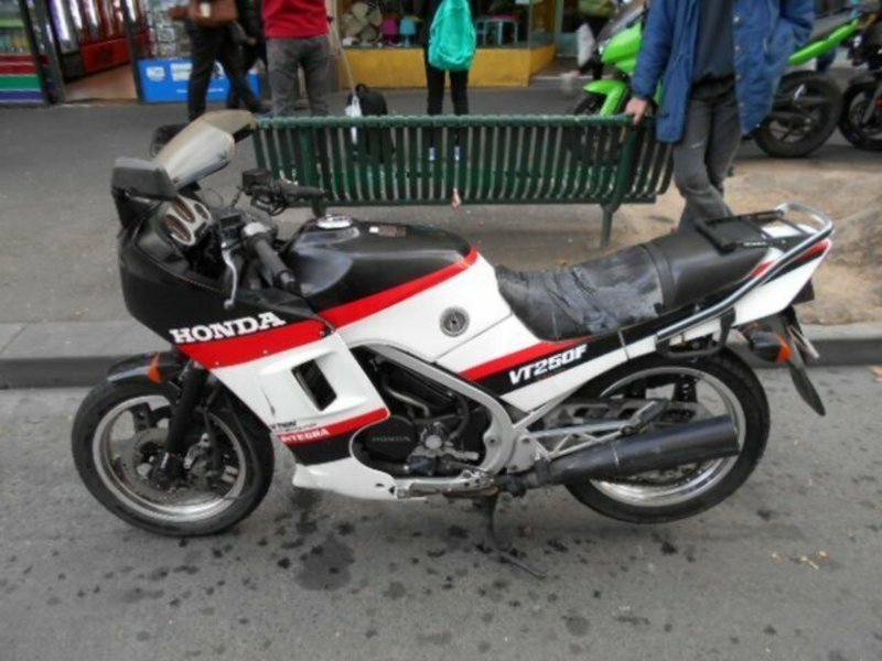 1985 HONDA 250CC VT250F