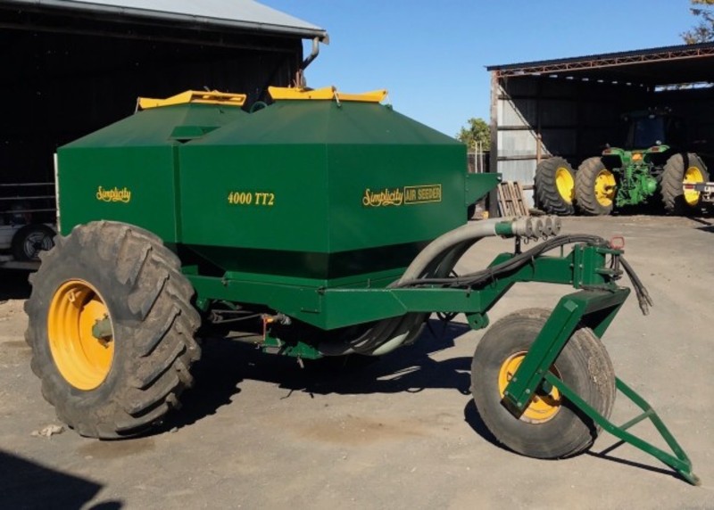 Simplicity 4000 TT2 air seeder cart