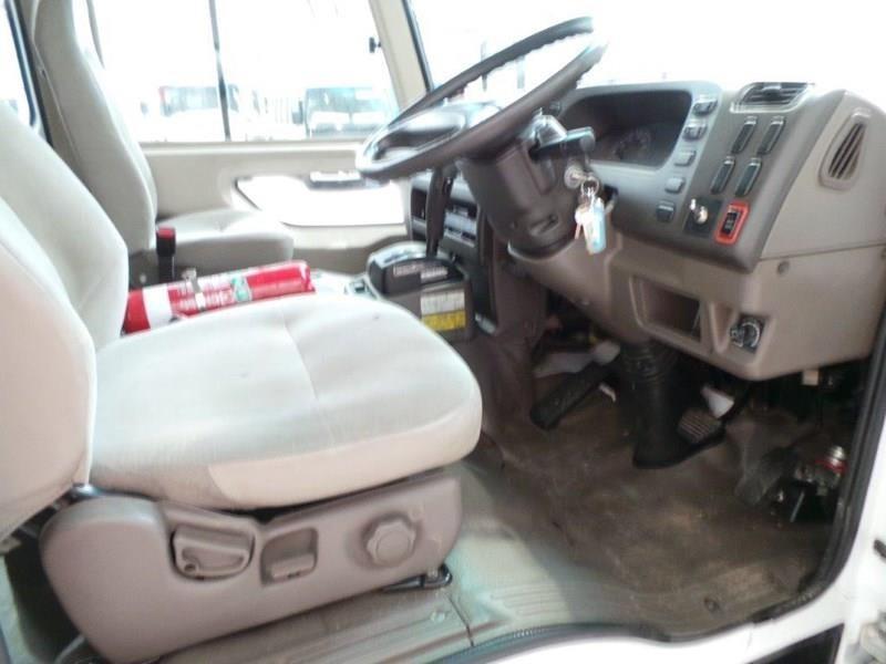 2010 MITSUBISHI ROSA BUS