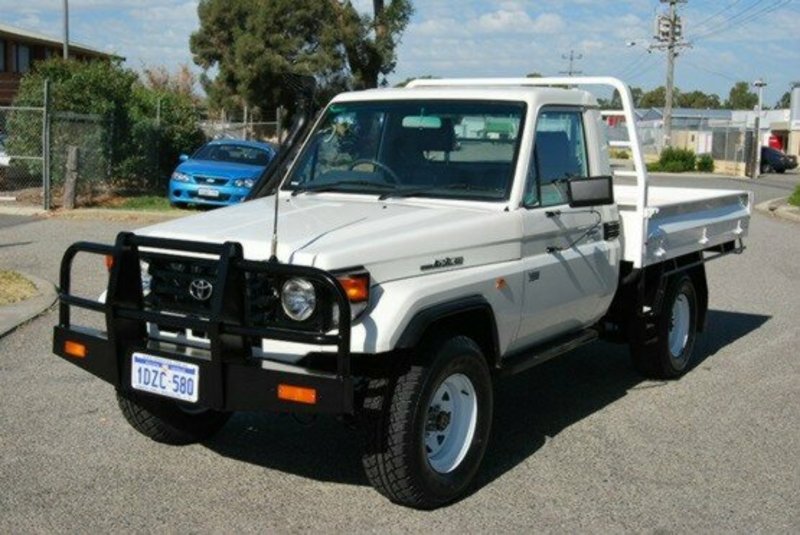 2005 TOYOTA LANDCRUISER HDJ79R