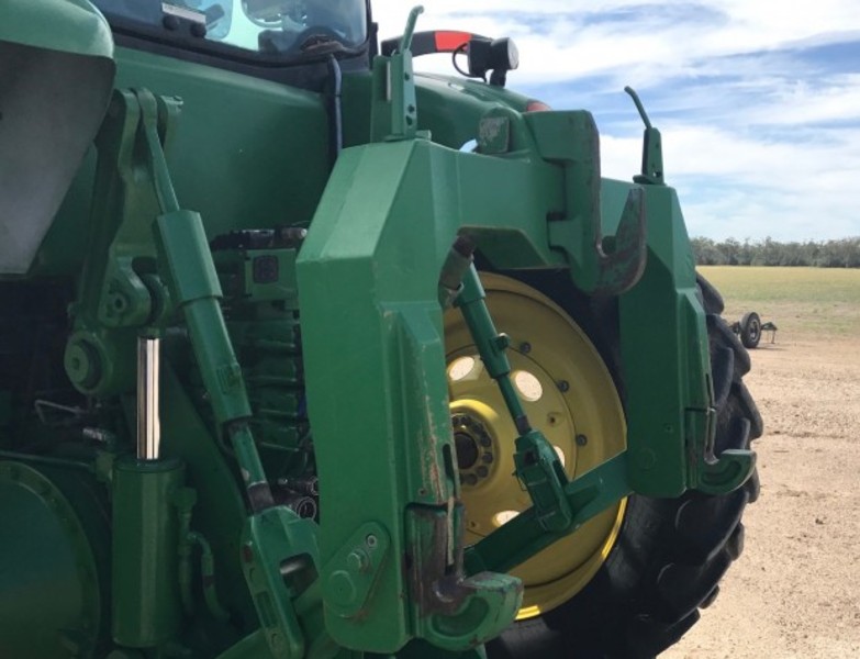 JOHN DEERE 8335R Tractor