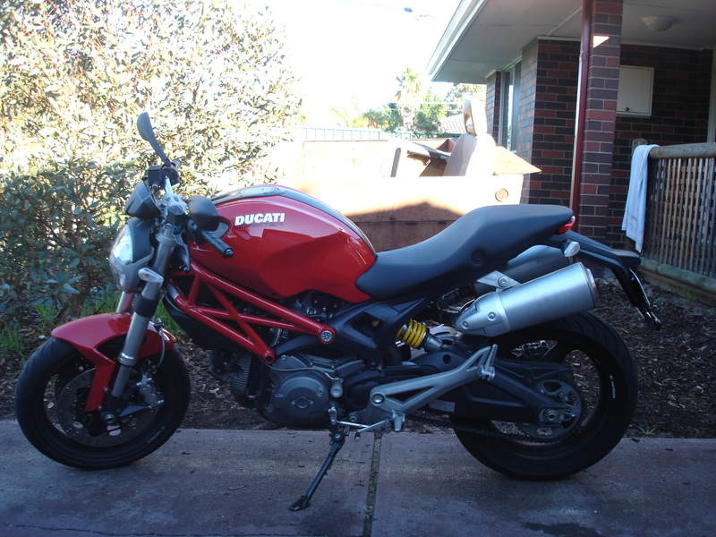2009 DUCATI MONSTER 696+