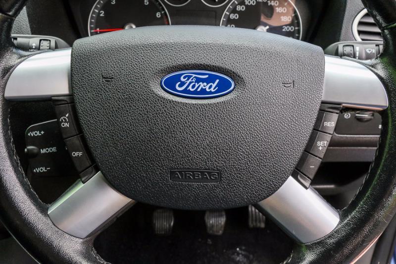 2005 FORD FOCUS LS