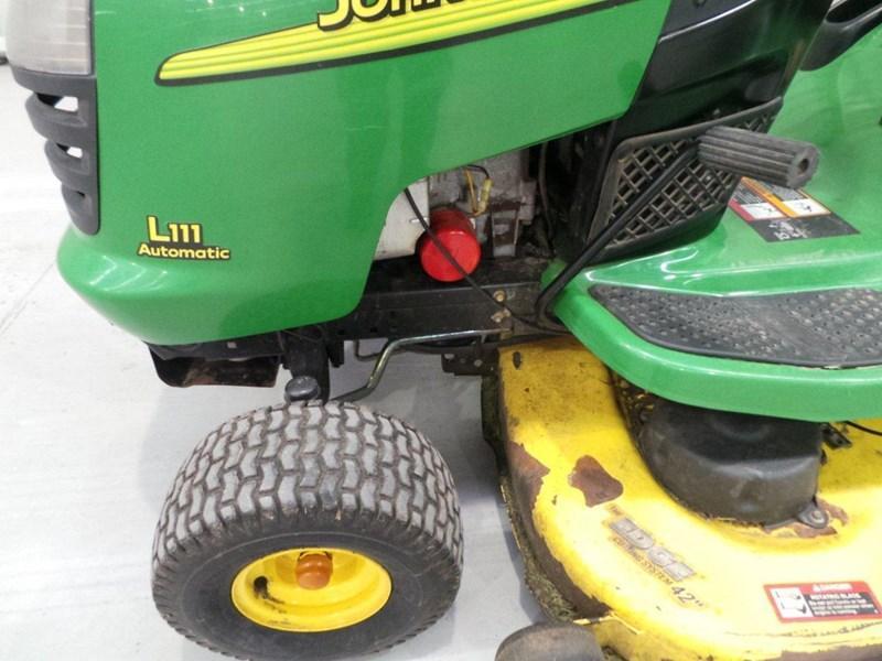 JOHN DEERE L111 RIDE ON MOWER