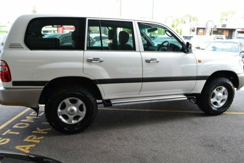 2004 TOYOTA LANDCRUISER GXL (4x4) UZJ100R