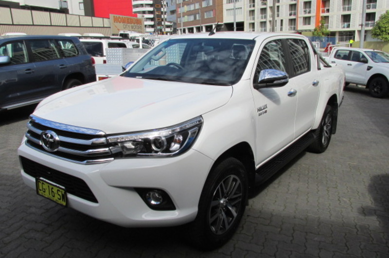 2016 TOYOTA HILUX SR5 (4x4) GUN126R