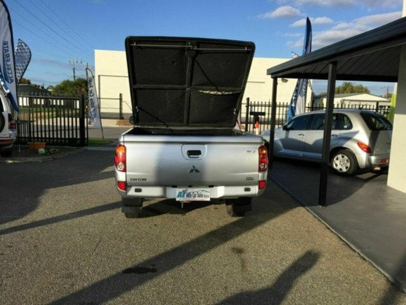 2011 MITSUBISHI TRITON turbo diesel auto MN GLX